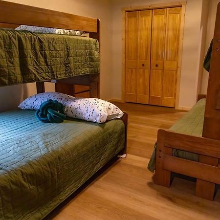 Twelve Pines Resort - South Lodge With Private Pier On Catfish Lake Eagle River Εξωτερικό φωτογραφία