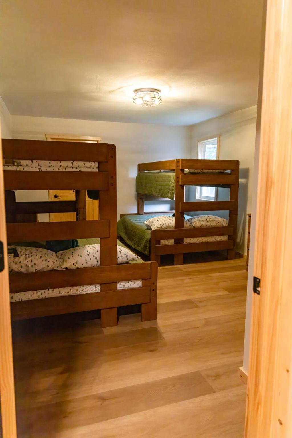 Twelve Pines Resort - South Lodge With Private Pier On Catfish Lake Eagle River Εξωτερικό φωτογραφία