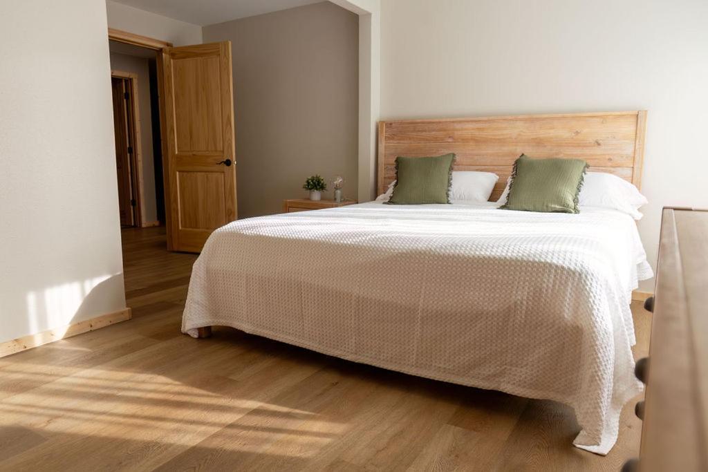 Twelve Pines Resort - South Lodge With Private Pier On Catfish Lake Eagle River Εξωτερικό φωτογραφία